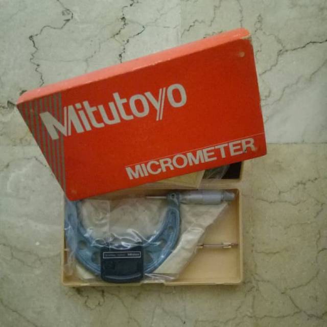 

Mitutoyo Micrometer OM-100