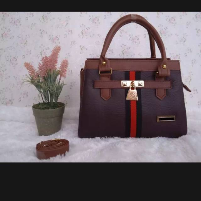 Tas selempang gembok