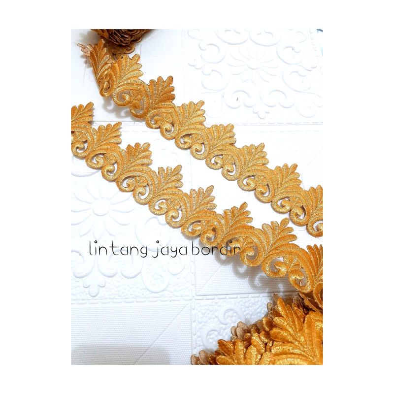 bordir aplikasi roll daun kipas