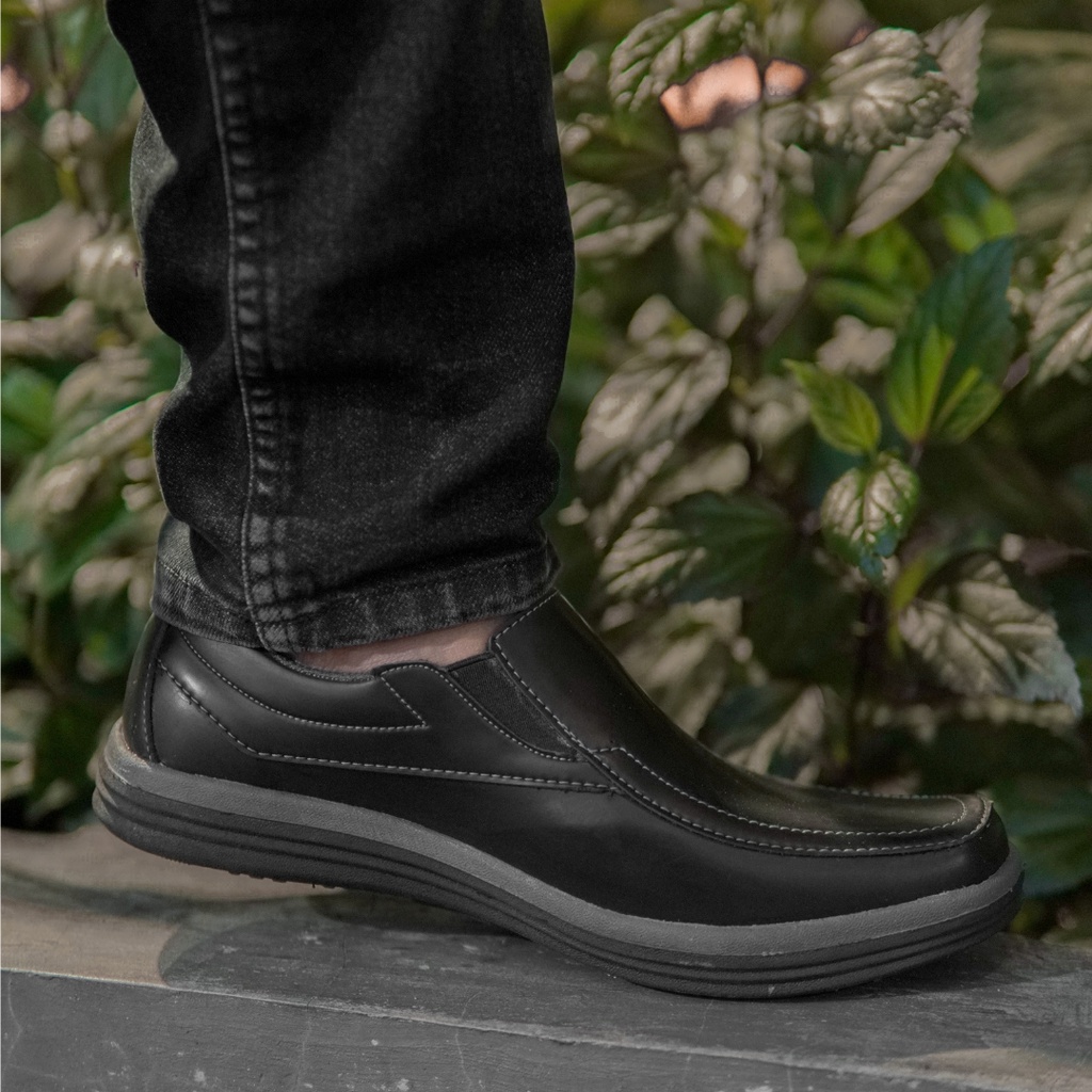 Sepatu Pria Casual Formal Hitam Bahan Sintetis Sneakers Cowok Slip on Kerja Bonus jasa jahit