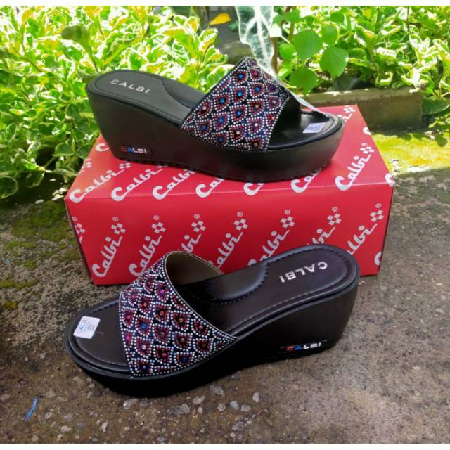 SANDAL CALBI WANITA SLOP  HITAM