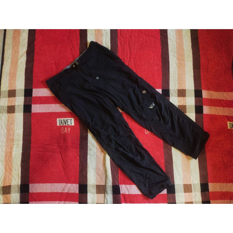 Celana Mountain Hardware