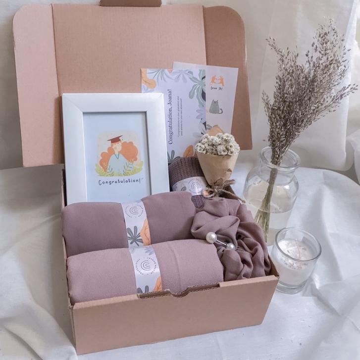 

Terbaru.. HAMPERS HIJAB BASIC VOAL / BELLA SQUARE / GIFTBOX HIJAB SEGI EMPAT / HAMPERS HIJAB ULANG TAHUN / KADO WISUDA CEWEK / BOUQUET MINI / HAMPERS TOPLEs JAR / COOKIES / HAMPERS HIJAB PREMIUM / INNER RAJUT / HIJAB PASHMINA