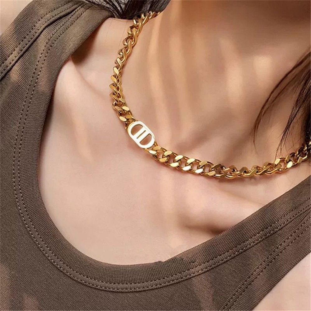 Kalung Choker Rantai Tebal Warna Emas Gaya Hip hop Untuk Wanita