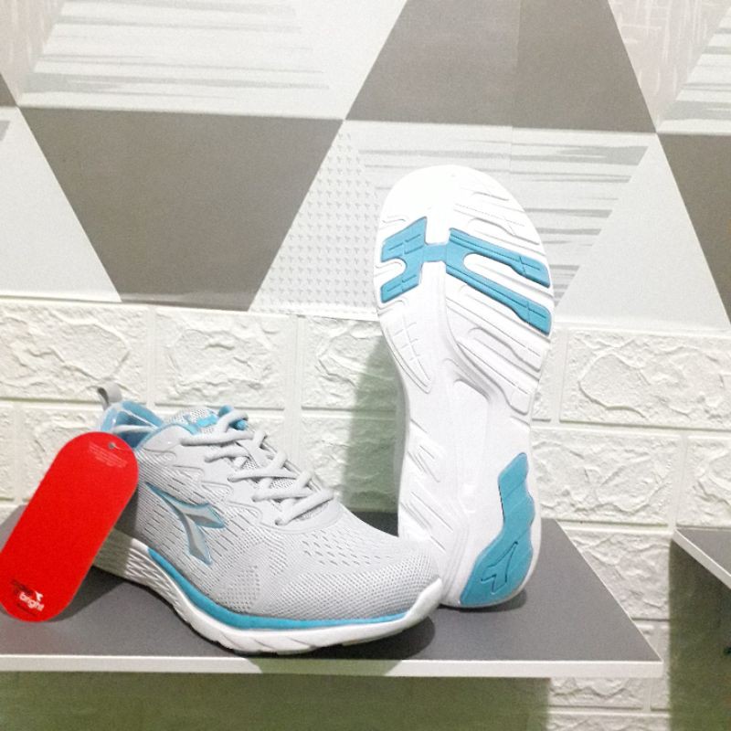 diadora SAVERIO (W) running for womens (Original BNIB)