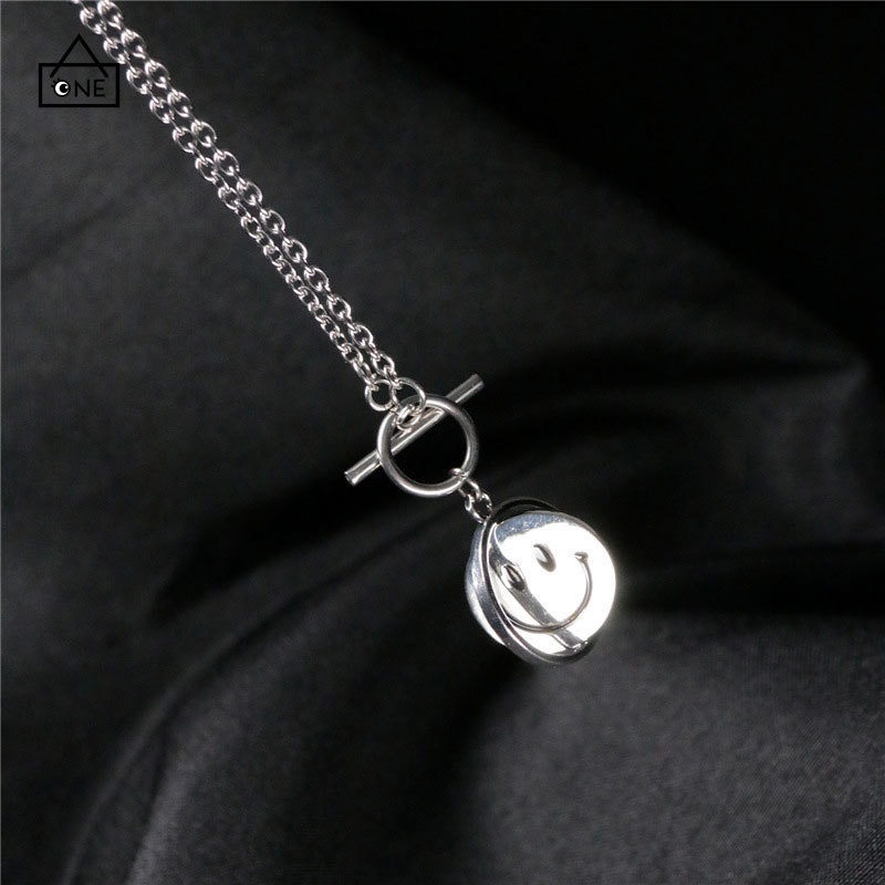 COD❤Kalung Liontin Unisex Wajah Smiley Aksesoris Perhiasan Fashion Rotasi Punk Buckle A one