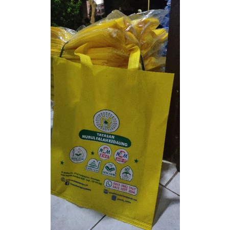 

Goodie Bag Sablon 3 Warna Ukuran 30x40 dan 25x35