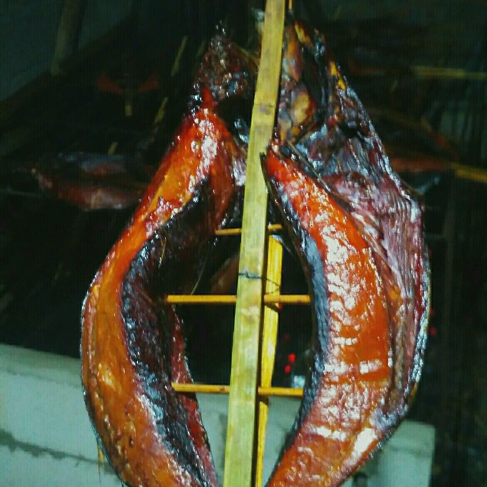 

Ikan Asap - Ikan Cakalang Fufu Ikan Cakalang Asap Tongkol Asap Khas Manado