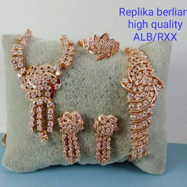 Set perhiasan Replika berlian model kipas, bintang laut,love dan v ,awet,tahan lama,tidak berkarat,mewah,cocok buat pengantin/pesta