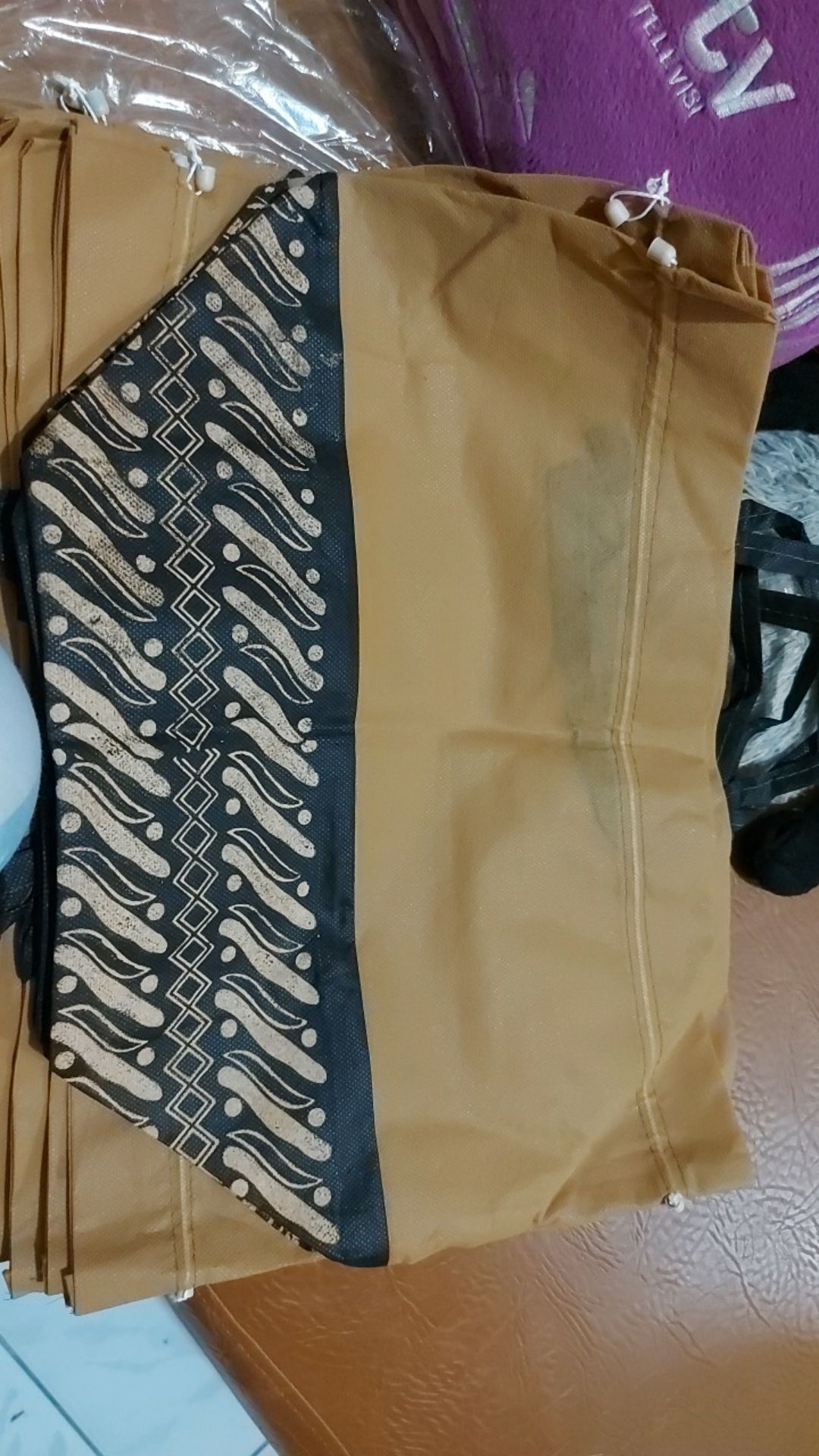 Tas Hajatan Serut Batik Maroon 22