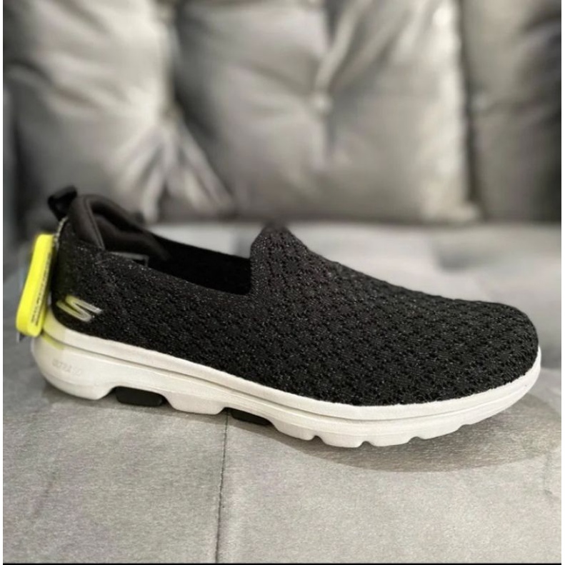 ORIGINAL SKECHERS GO WALK 5 BRAVE - BLACK WMNS SNEAKERS