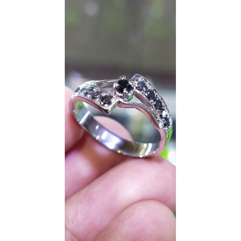 cincin berlian hitam