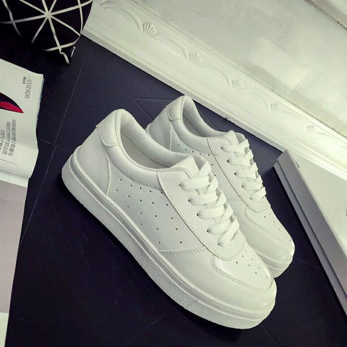 Sneakers Wanita Putih Polos Solid