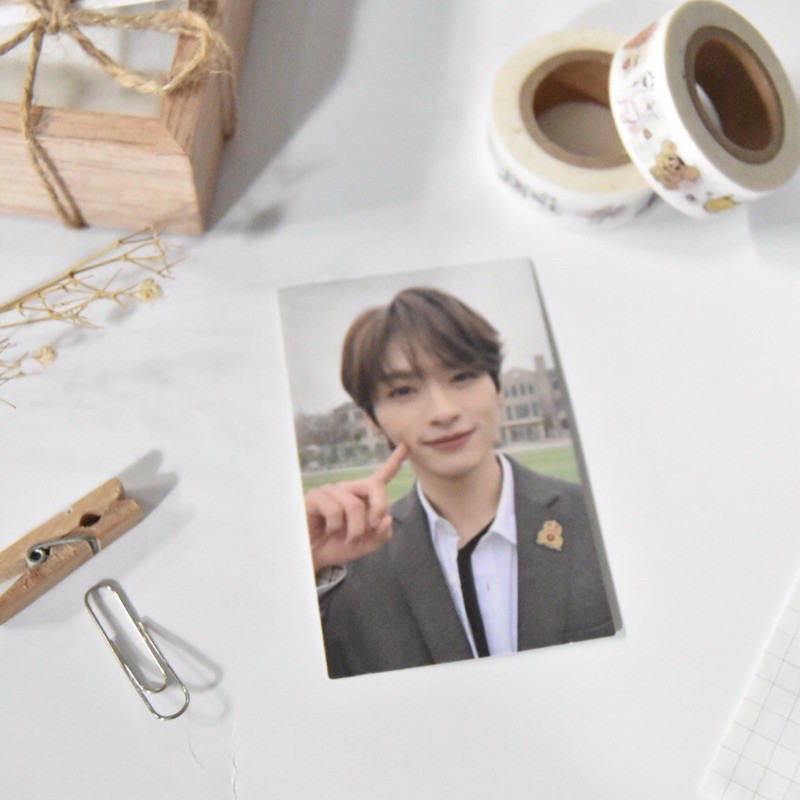 PC LEE KNOW GO LIVE MEMBER POSE