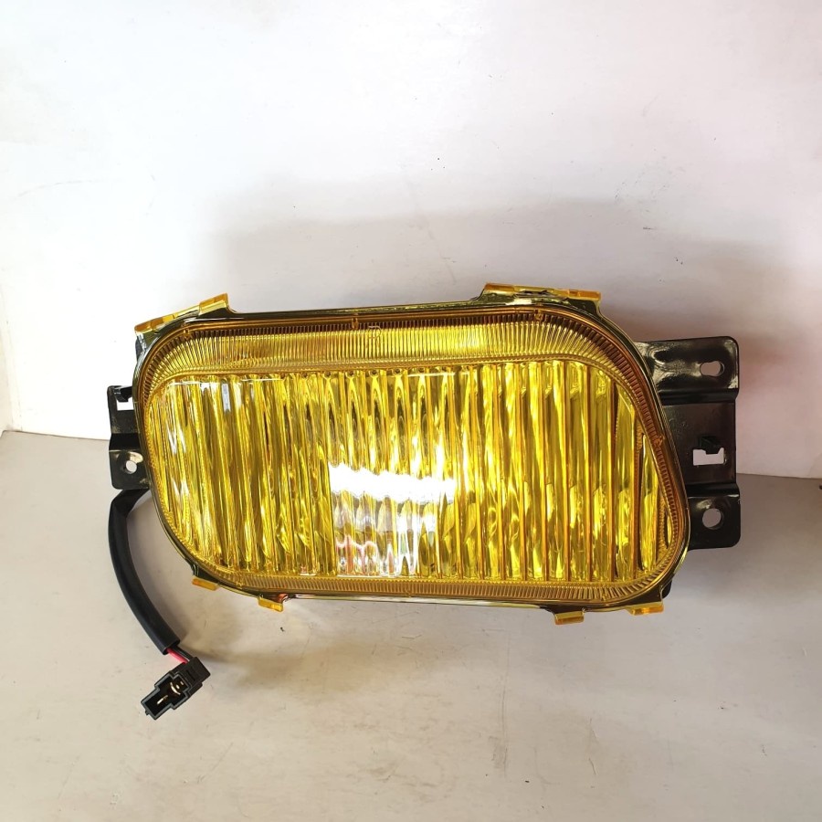 1BIJI Lampu Bemper / Fog Lamp Colt Diesel Canter 110PS / 125PS / 136PS Warna Kuning Merk Mitsubishi 