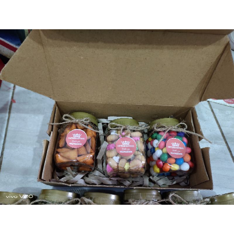 

hampers cemilan