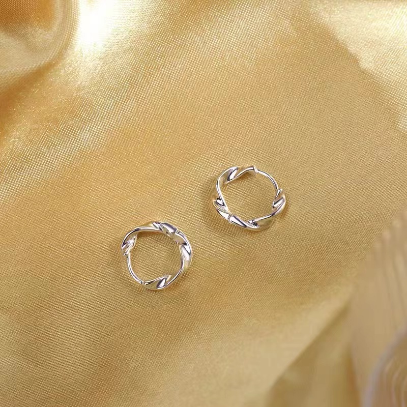 Anting s925 Silver Needle Bentuk Geometris Twisted Gaya Korea Untuk Wanita