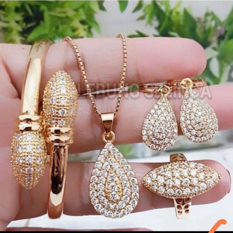 set perhiasan wanita dewasa (set labu)set perhiasan titanium asli anti luntur anti karat,1 set perhiasan lengkap kalung gelang cincin anting,perhiasan mirip emas asli,perhiasan berlapis emas 24 K,perhiasan wanita import