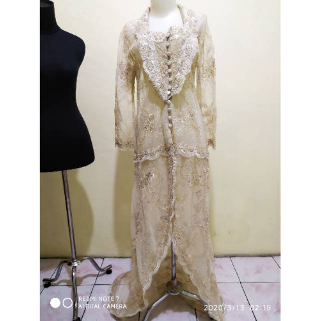 Kebaya akad penganten berekor pl brokat +payet jepang