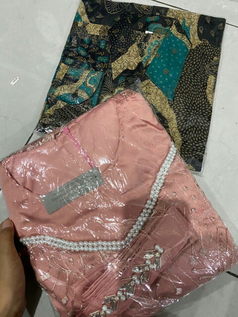 Batik Couple Kebaya Tunangan Izara Lamaran Wisuda Nikahan Kondangan Wanita Modern