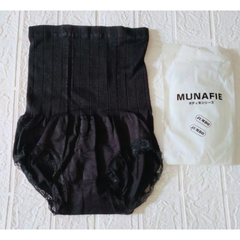 Pakaian dalam wanita, Korset wanita, CD korset wanita munafie