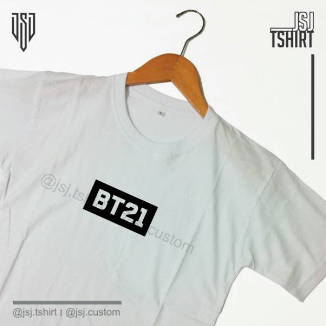 Kaos Uniqlo x BTS BT21 Basic