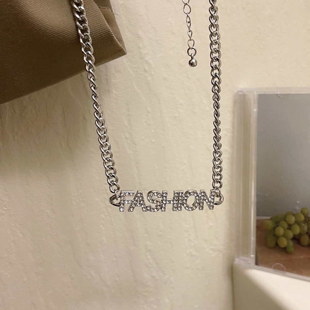 Kalung Rantai Choker Liontin Huruf Aksen Berlian Imitasi Lapis Silver Untuk Wanita