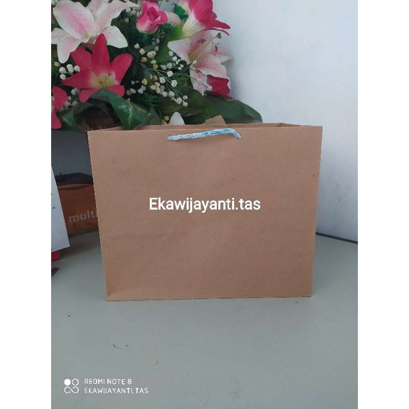 

tas kertas/paper bag ukuran box nasi bento