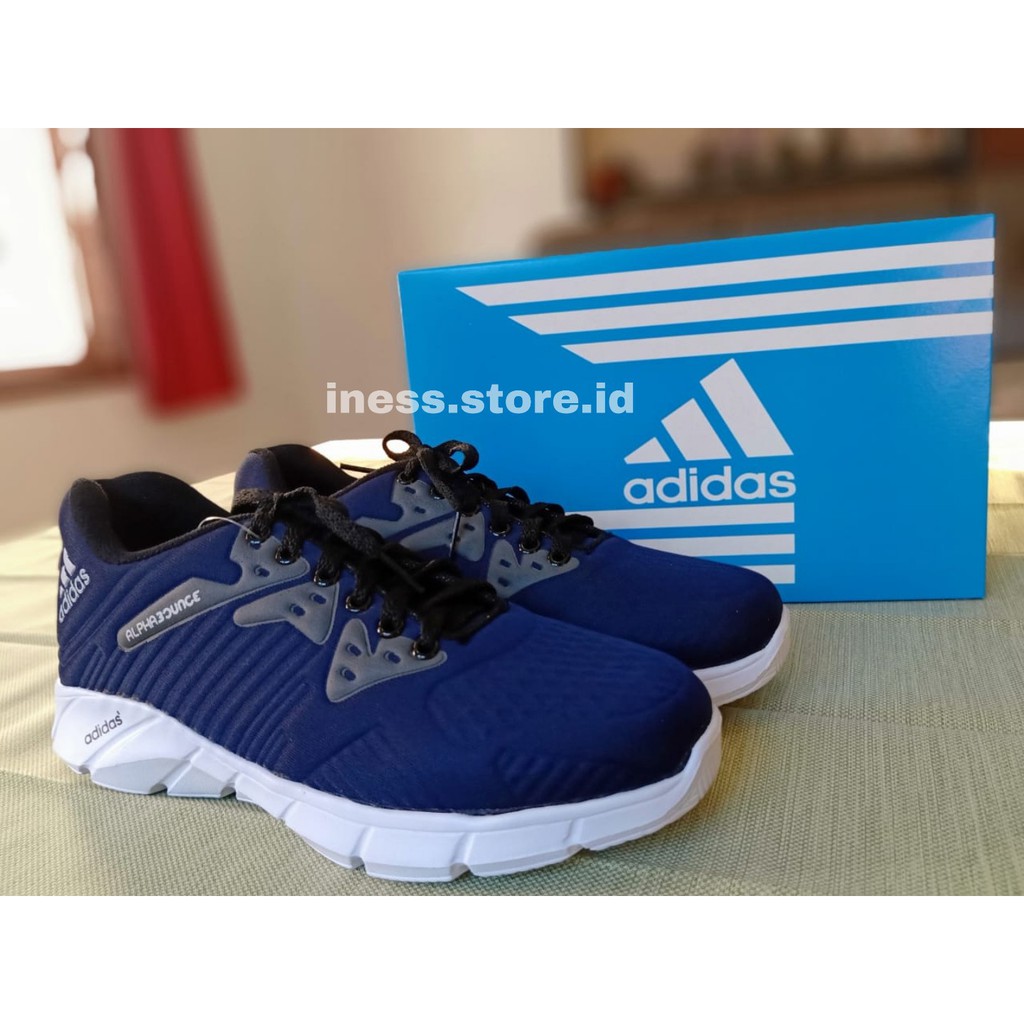 Sepatu Sneakers Pria Adidas terbaru termurah