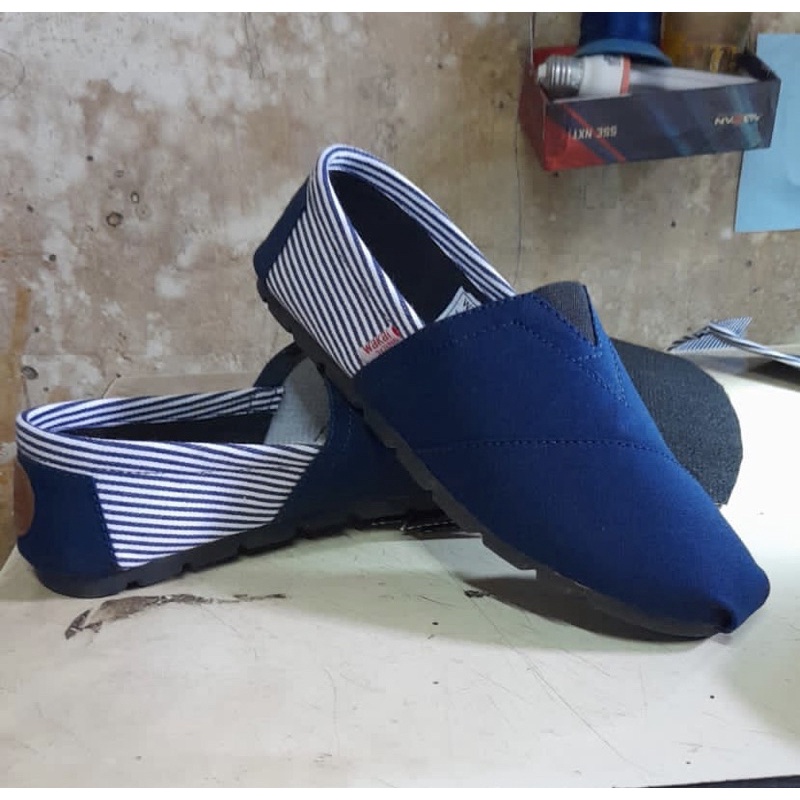 Sepatu Wakai Slip On pria Wanita Grade ORI-Navy garis