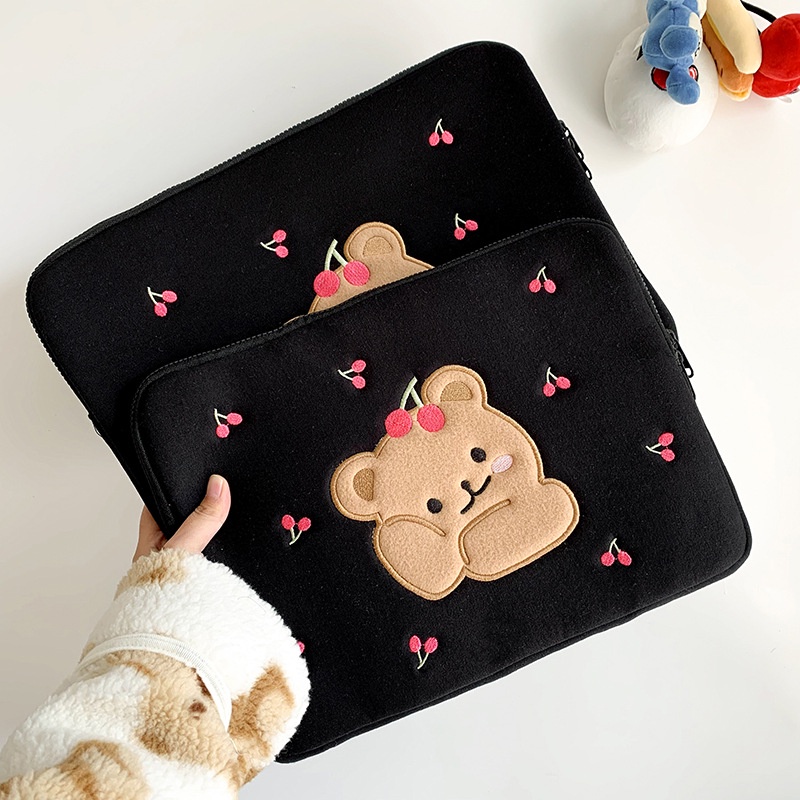 Sleeve Pouch Sarung Tas Bag Case Ipad Tab Tablet Macbook Air Pro Laptop Asus Acer Lenovo HP Huawei 11 12 13 14 15 inch Motif Gambar Beruang Bear Cherry Warna Pink Hitam Lucu Cute Murah Korean Model