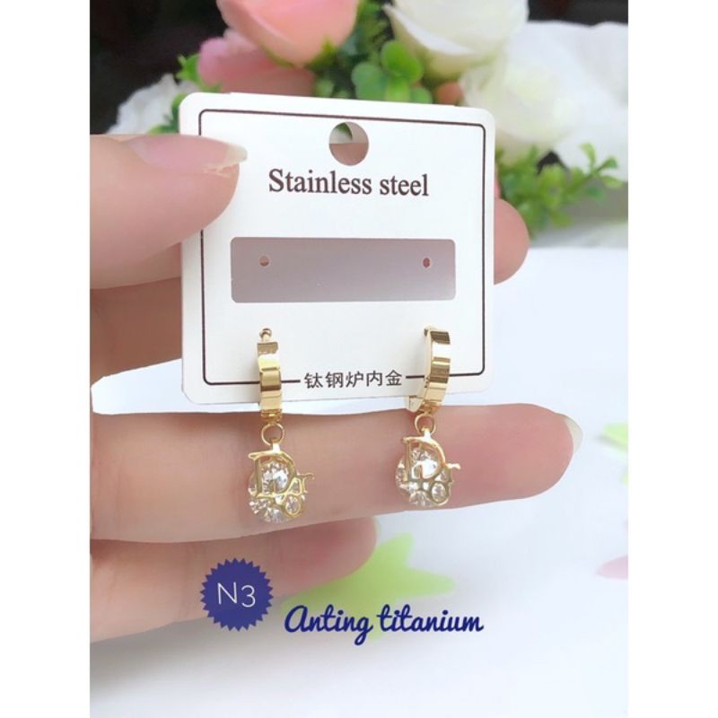 anting Dior titanium anti karat N202929