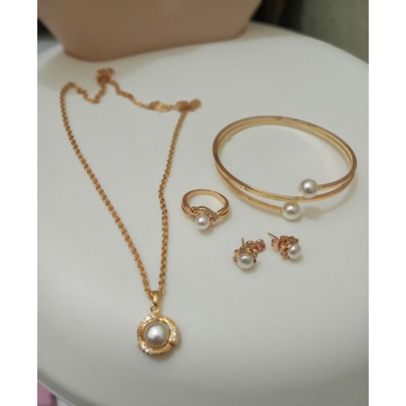 SET PERHIASAN XUPING CANTIK DENGAN MUTIARA.