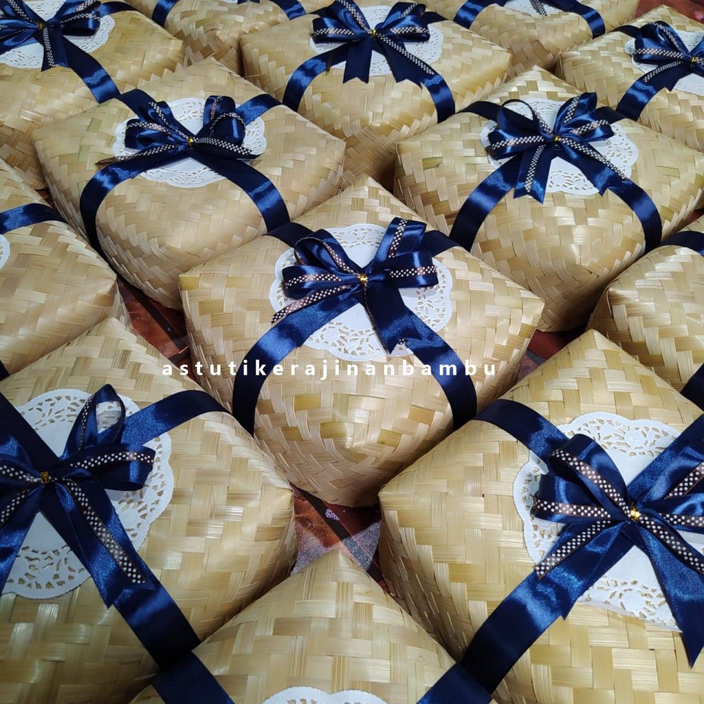 

Besek Pita Natural 18 x 18 cm/Besek Makanan/Besek Bambu/Bakul Besek Sepasang/Wadah Nasi/Wadah Makanan/Packaging Bambu