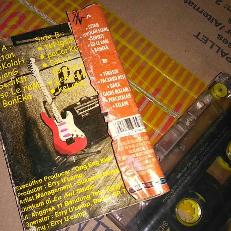 Kaset pita Alternatif mania - Kompilasi band alternatif.