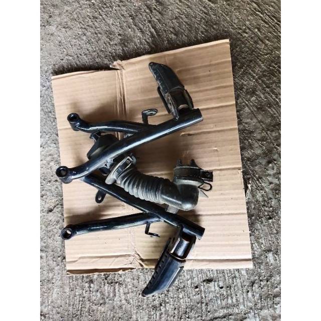 Footstep foot step atau step pijakan kaki belakang honda vario 110 karbu PNP vario tecno 110