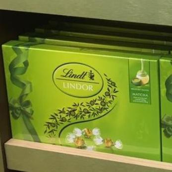 

TERBARU LINDT LINDOR MATCHA WHITE CHOCOLATE GIFT BOX COKELAT COKLAT