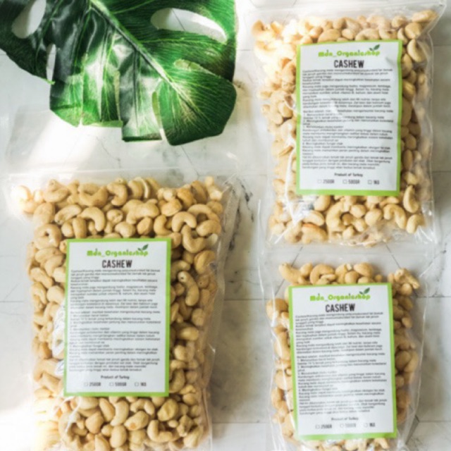 

Raw Cashew Nut (Kacang Mede Mentah) 1kg