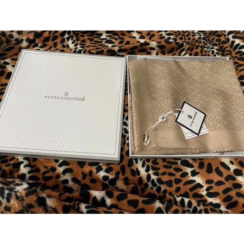 Buttonscarves tapis butter