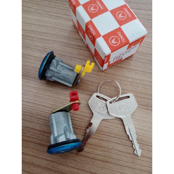 Kunci Pintu / Door Key Mobil Fuso FM 516 Merek Tenro 1 Set Kiri &amp; Kanan