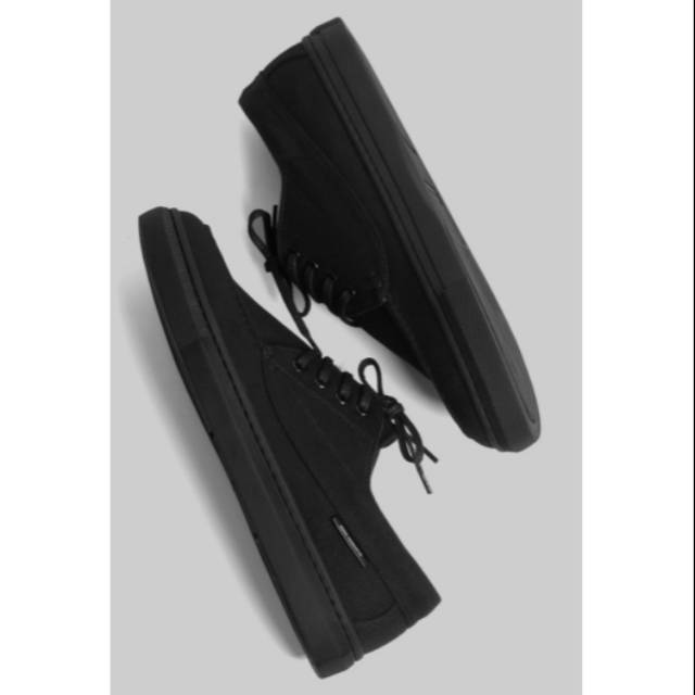 Joyland canvas triple black V2