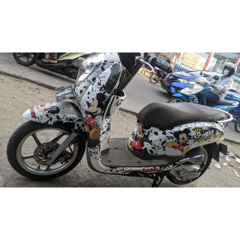 Stiker Scoopy Decal Full Body Premium Mickey Mouse Motif
