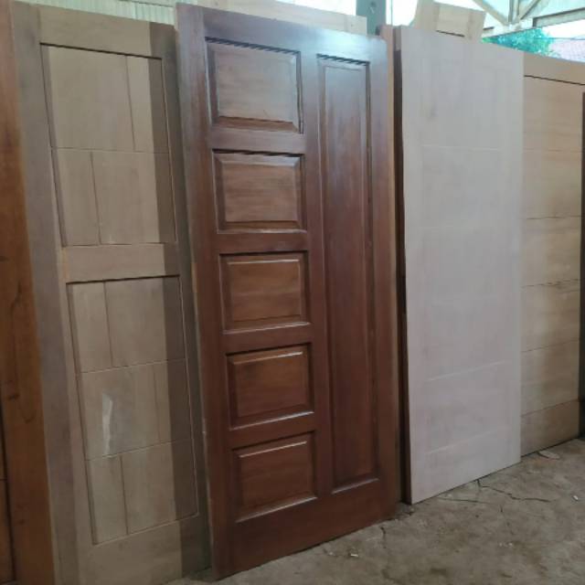 Pintu minimalis kayu kamper + finishing pelitur