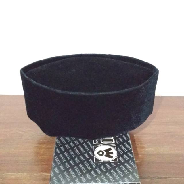 Peci Kopiah Songok Manis Nasional HM. TOHA Bandung Mahkota Pria Sepanjang Masa Warna Hitam Polos