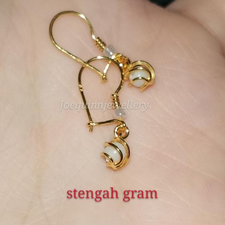 Anting mutiara kecil emas muda ✓