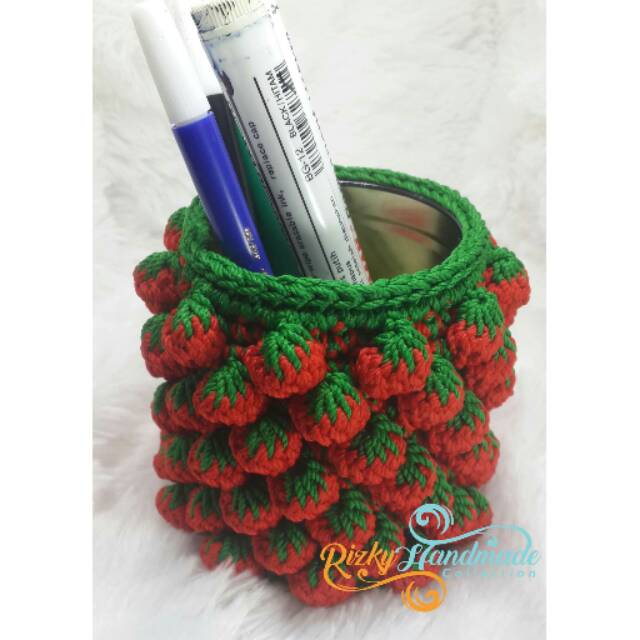 

Tempat pensil rajut untuk ditaro di meja
