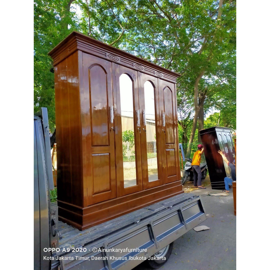 Lemari pakaian kayu jati Jepara