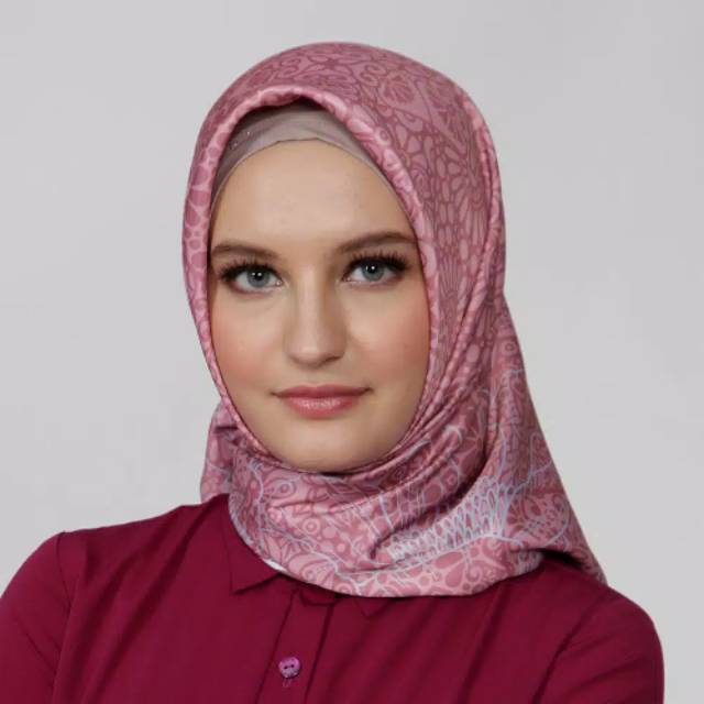 Jilbab Segiempat Zoya Saveria Scarf Satin Premium Dusty Pink