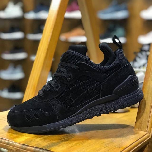 asics gel lyte iii triple black