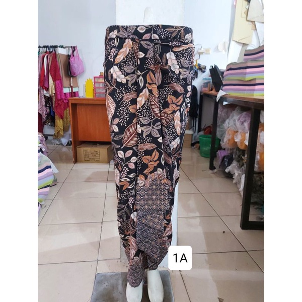 (2/3) Rok batik FOIL EMAS pinggang karet. Langsung pakai. Termurah produksi sendiri. KeroncongBusana-1A